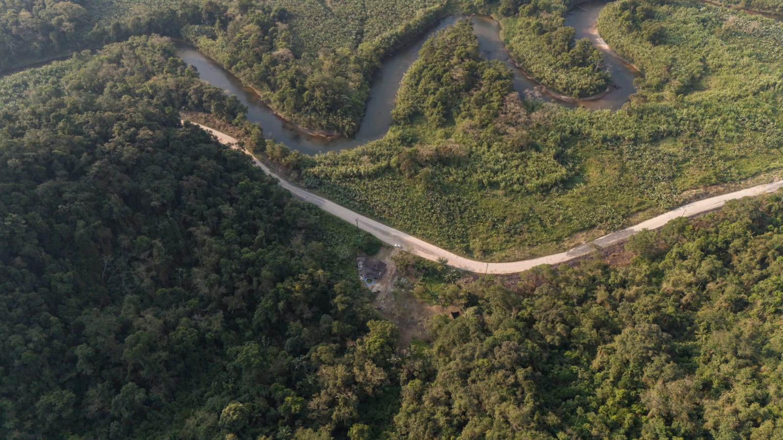 FAZENDA NO BAIRRO MAMBU - LADO MORRO À 4 KM DA RODOVIA - ITANHAÉM/SP - foto 9
