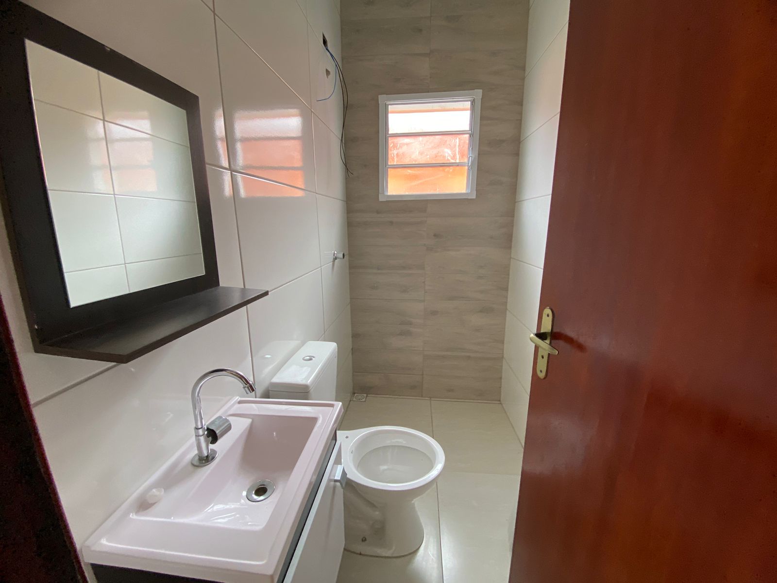 CASA NO JARDIM SUARÃO - LADO MORRO À 900 METROS DA PRAIA - ITANHAÉM/SP - foto 2