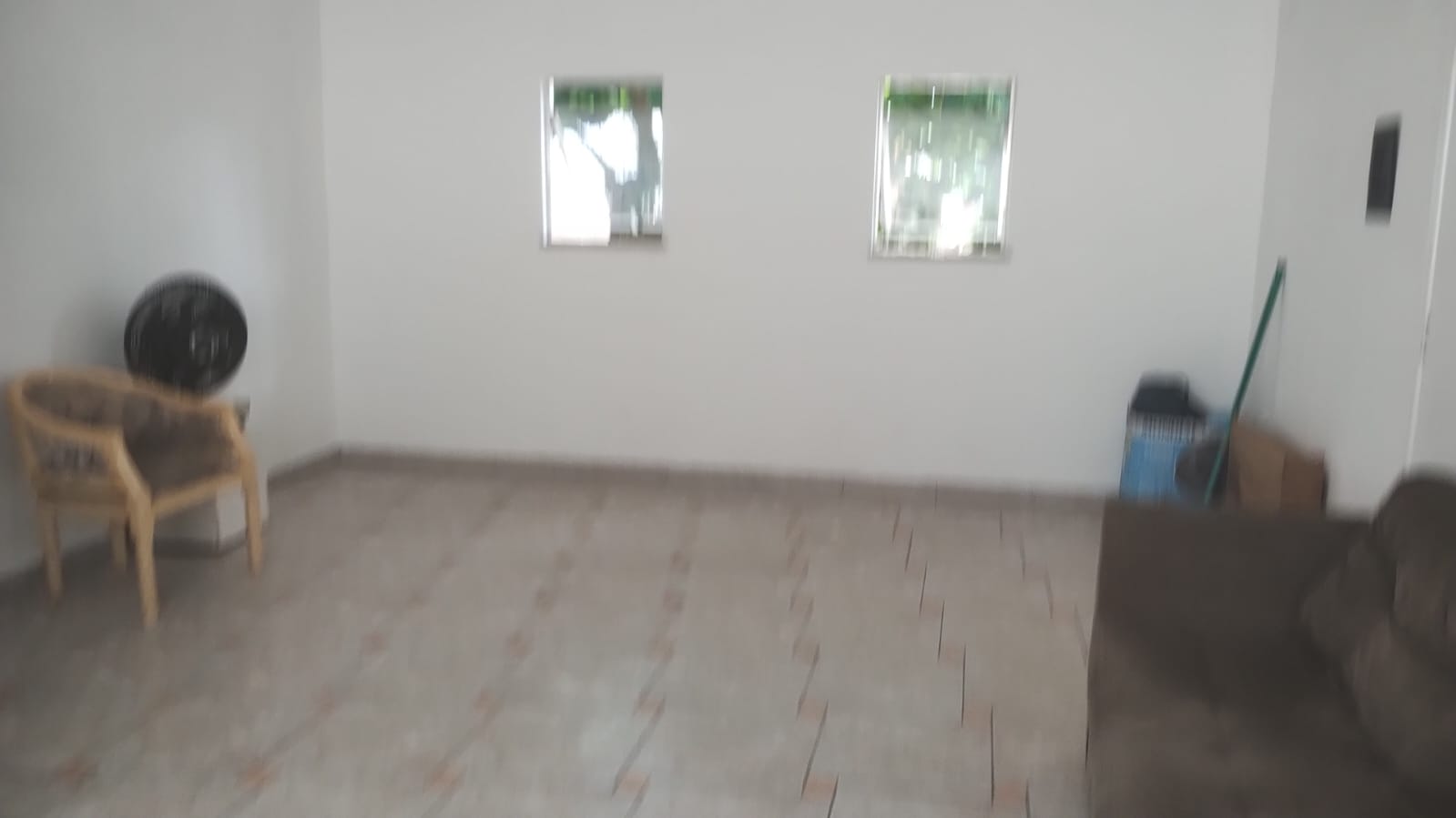 APARTAMENTO NA VILA TUPY - LADO PRAIA À  450 METROS DO MAR - PRAIA GRANDE/SP