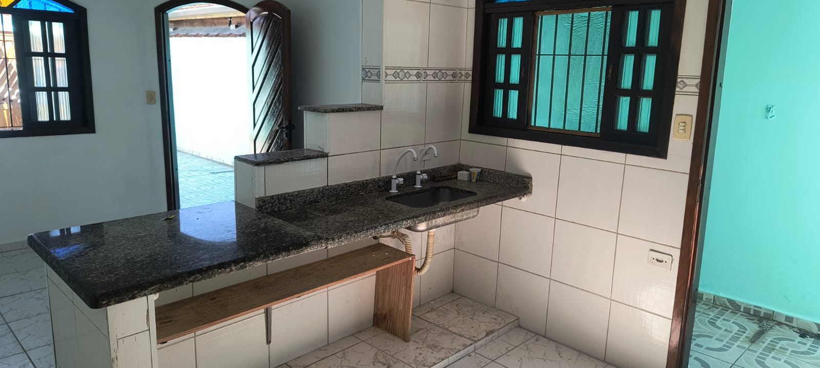 CASA NO JARDIM MAGALHÃES - LADO MORRO À 600 METROS DA RODOVIA - ITANHAÉM/SP - foto 4