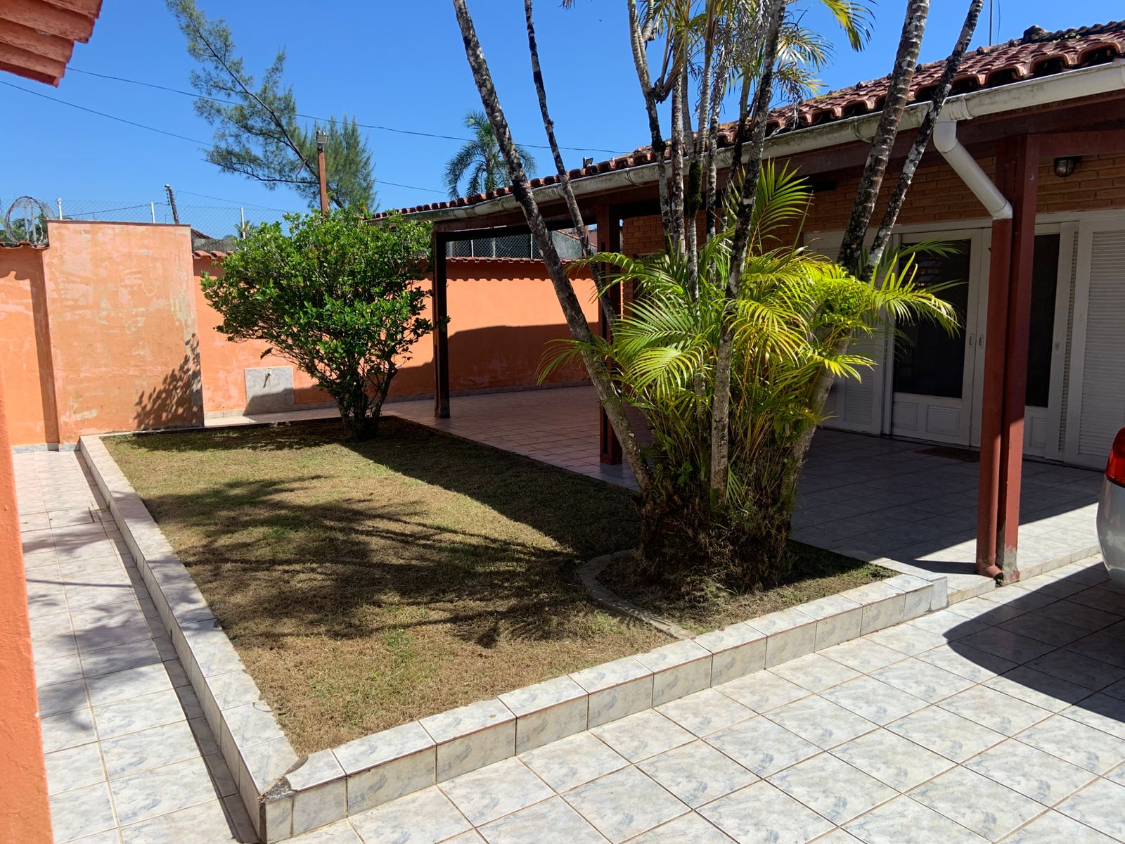 CASA NO JARDIM JAMAICA - LADO PRAIA À 500 METROS DO MAR - ITANHAÉM/SP