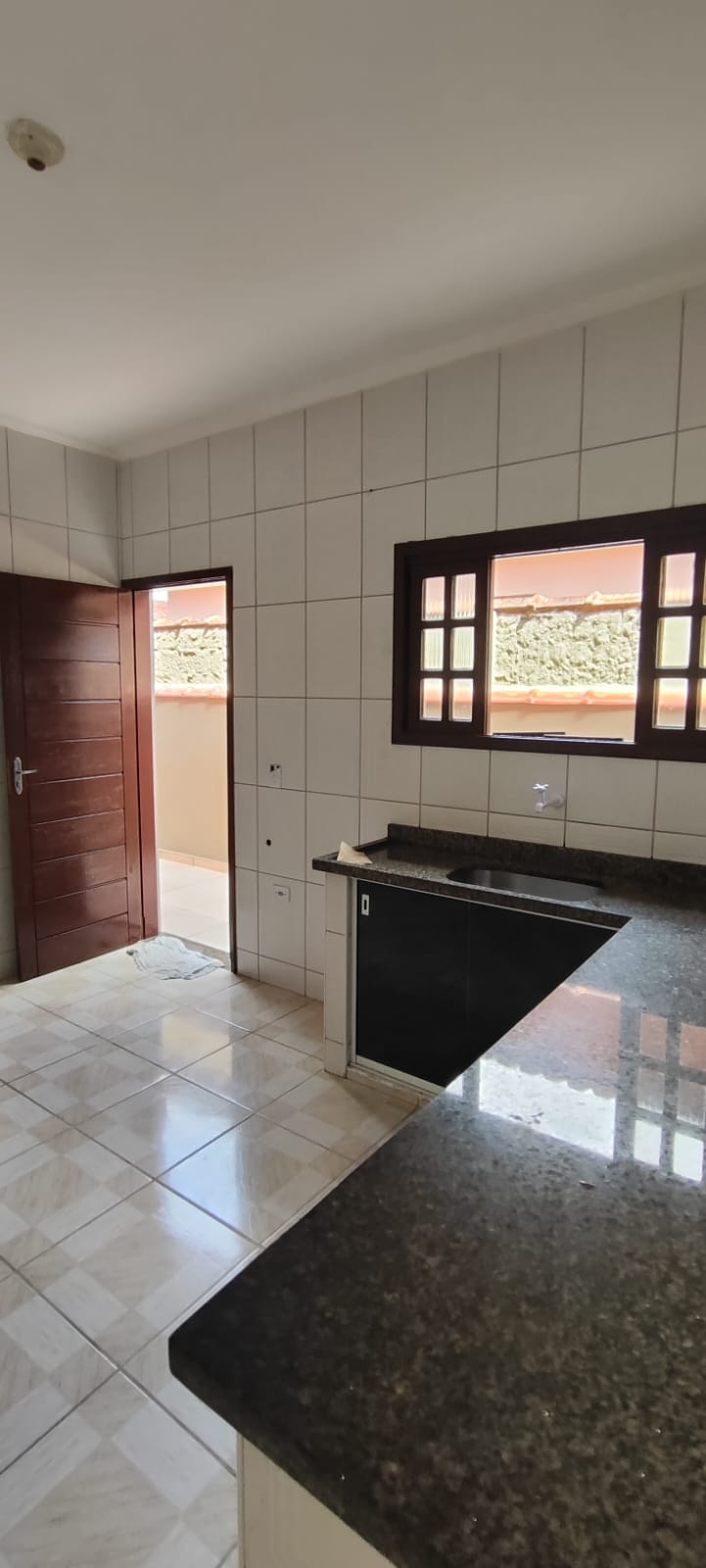 CASA NO BAIRRO NOVA ITANHAÉM -  LADO MORRO À 700 METROS DA RODOVIA - ITANHAÉM/SP - foto 6