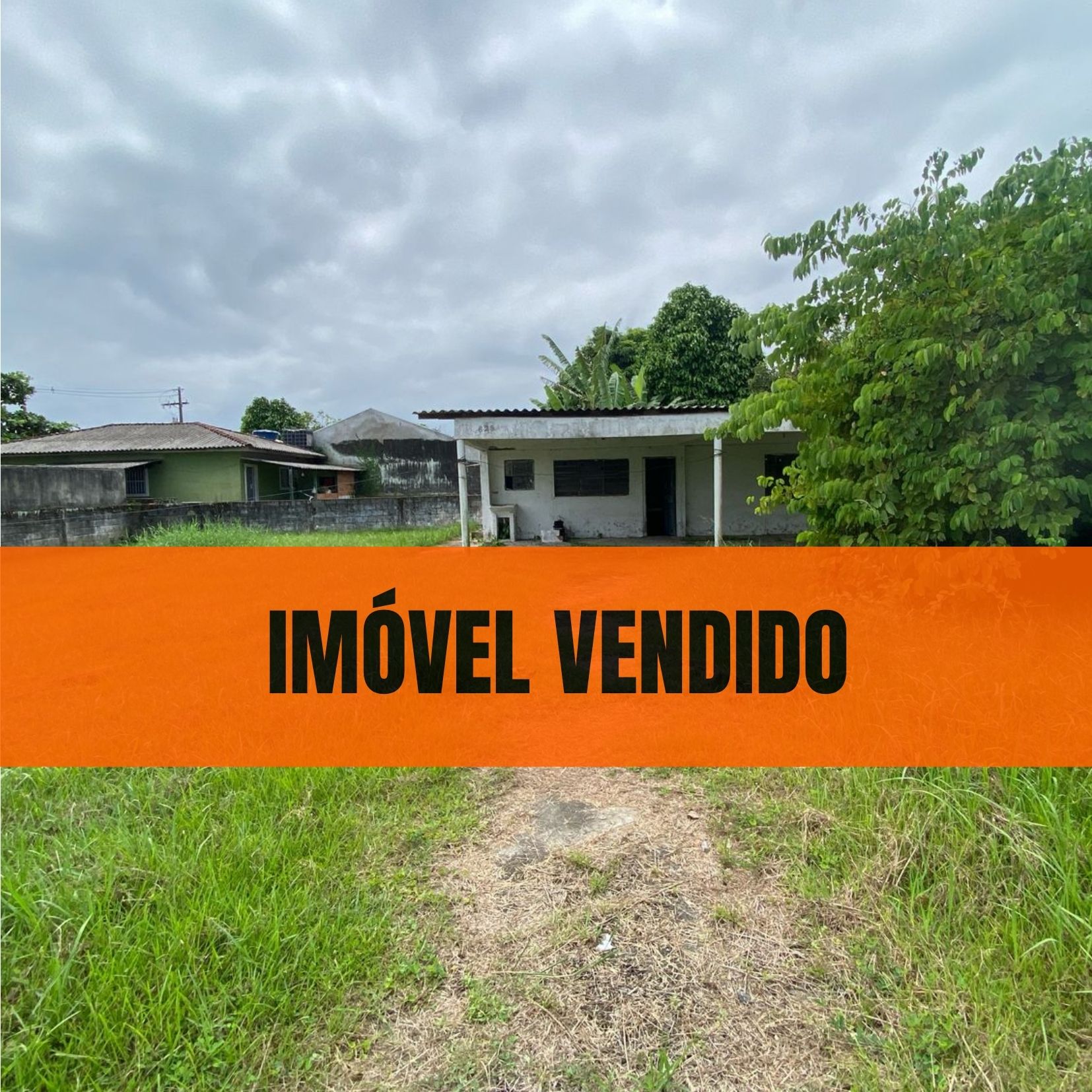 CASA NO BAIRRO LUIZAMAR MIRIM - ITANHAÉM / SP - LADO MORRO - 500 METROS DA PISTA