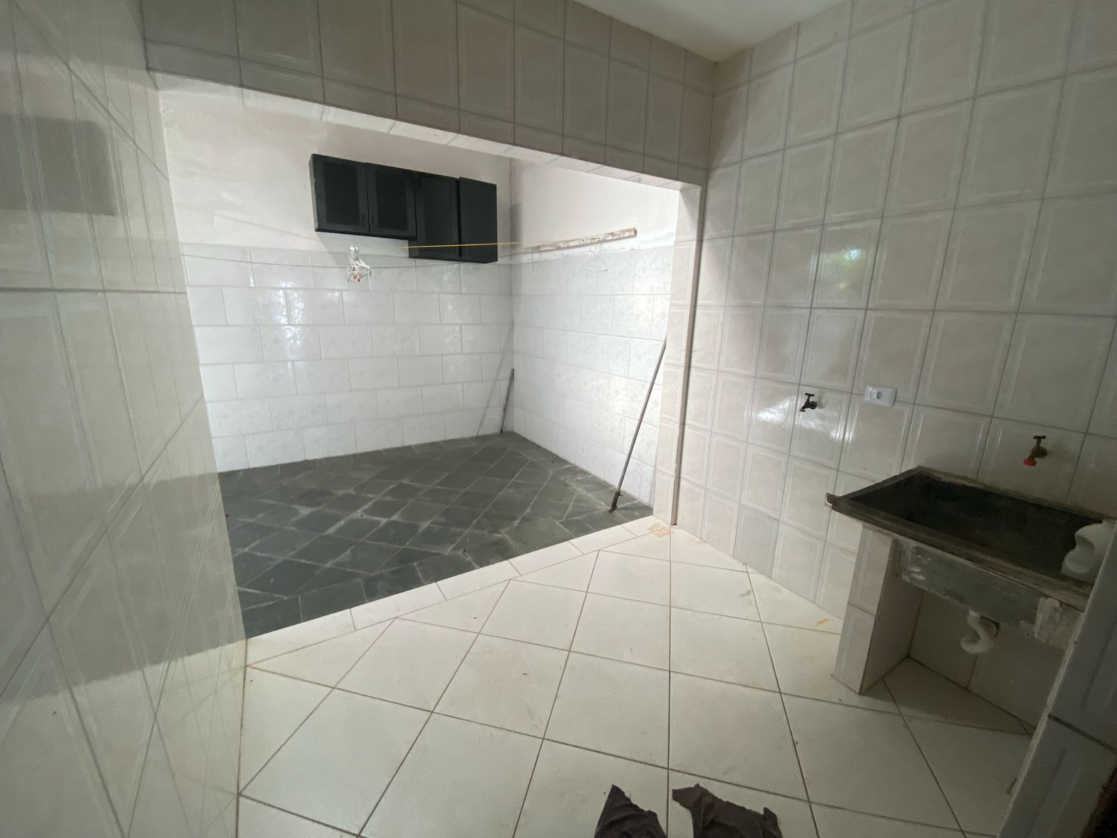 CASA NO BAIRRO GUAPIRANGA / ITANHAÉM - SP - LADO MORRO - 100 METROS DA PISTA - foto 3