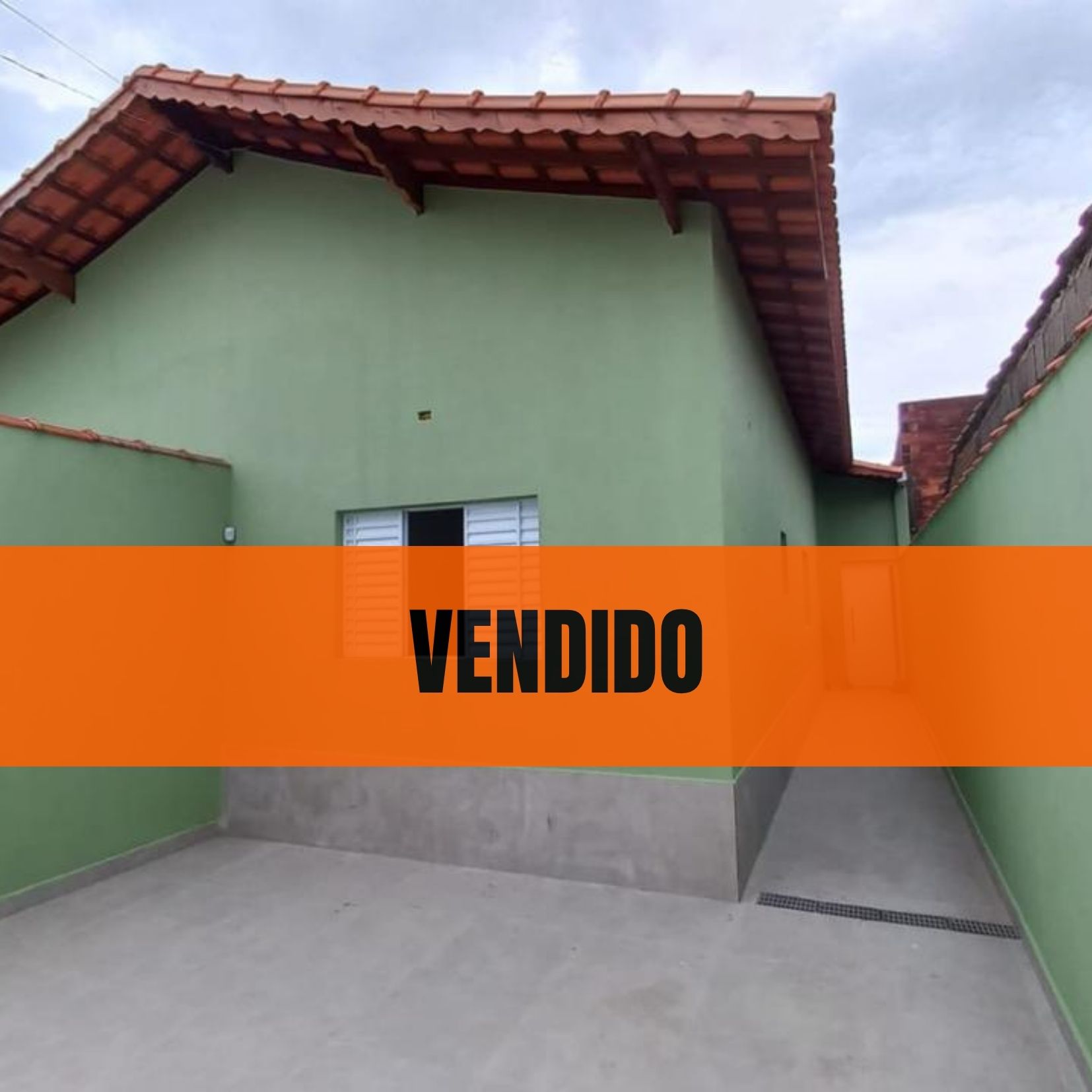 CASAS NO BALNÉARIO COPACABANA - MONGAGUÁ/SP - LADO MORRO - 600 METROS DA PISTA