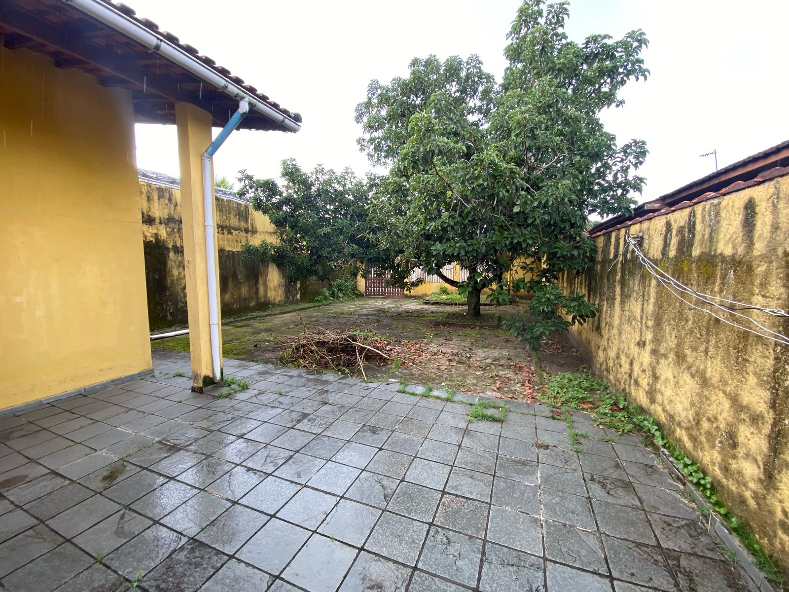 CASA NO BALNEÁRIO GAIVOTA - ITANHAÉM/SP - LADO PRAIA - 300 METROS DA PRAIA. - foto 3