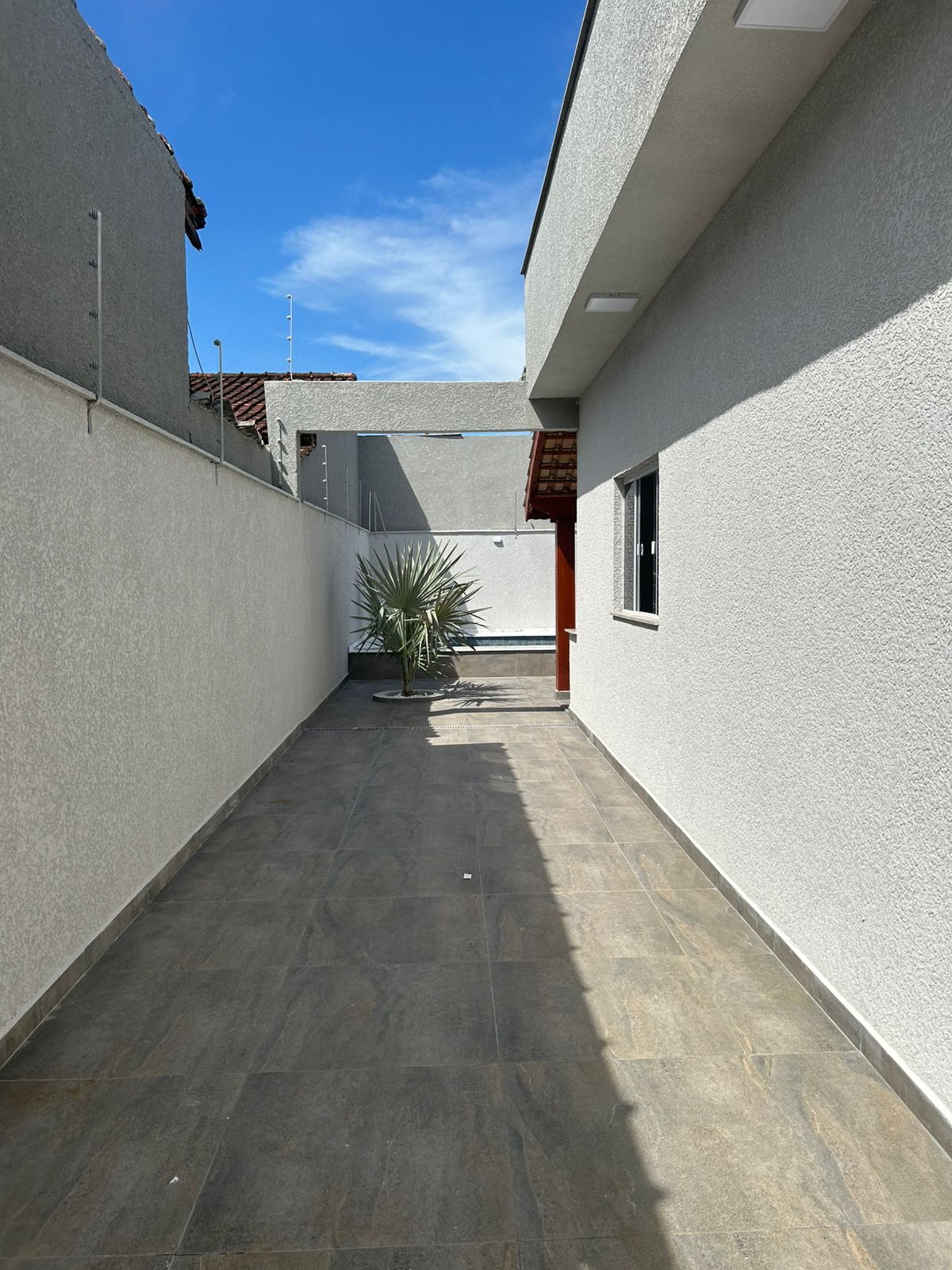 CASA NO JD. COMENDADOR - ITANHAÉM/SP.  LADO PRAIA À 200 METROS DA PRAIA. - foto 2