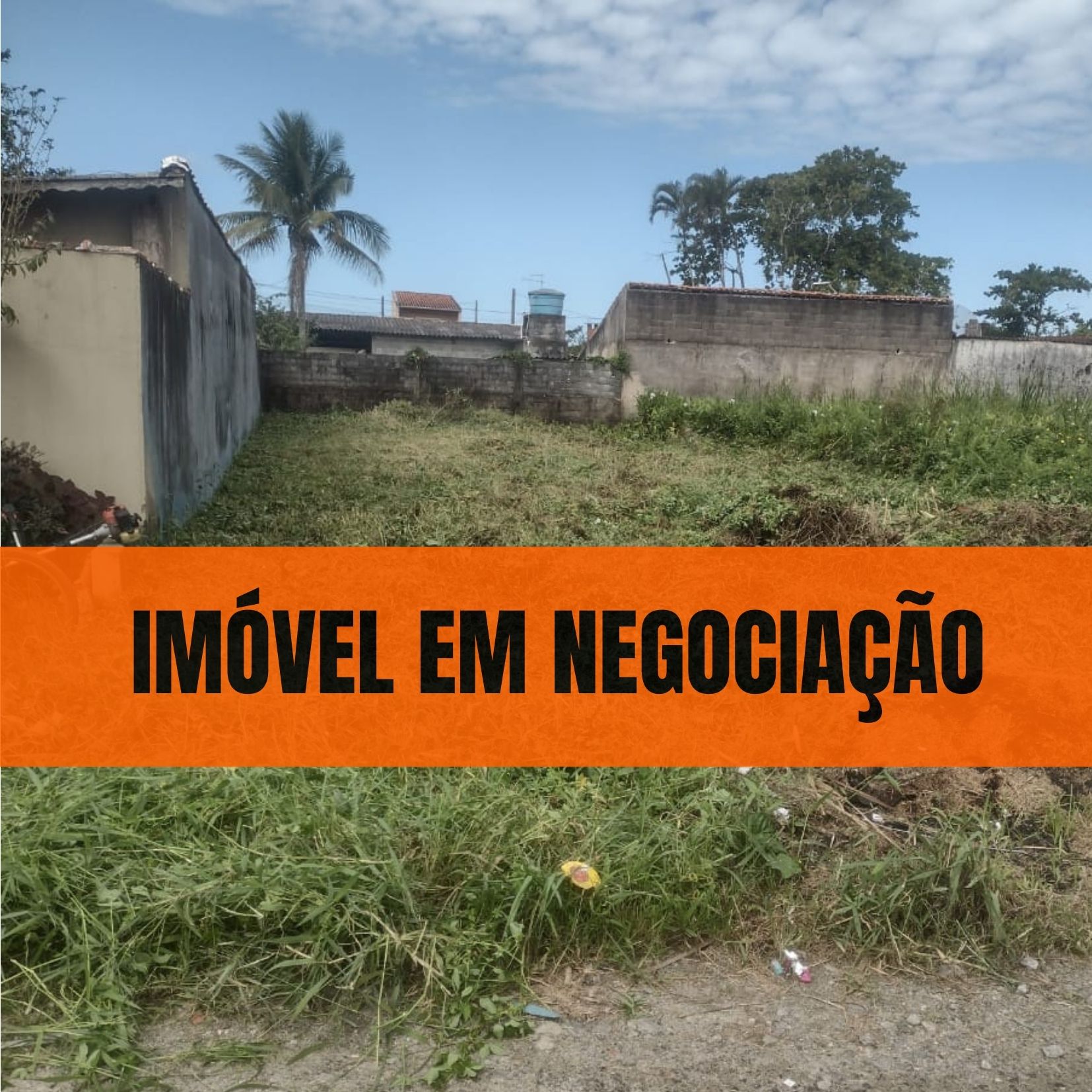 TERRENO NO LUIZAMAR MIRIM - ITANHAÉM/SP - LADO MORRO A 400 METROS DA RODOVIA. 