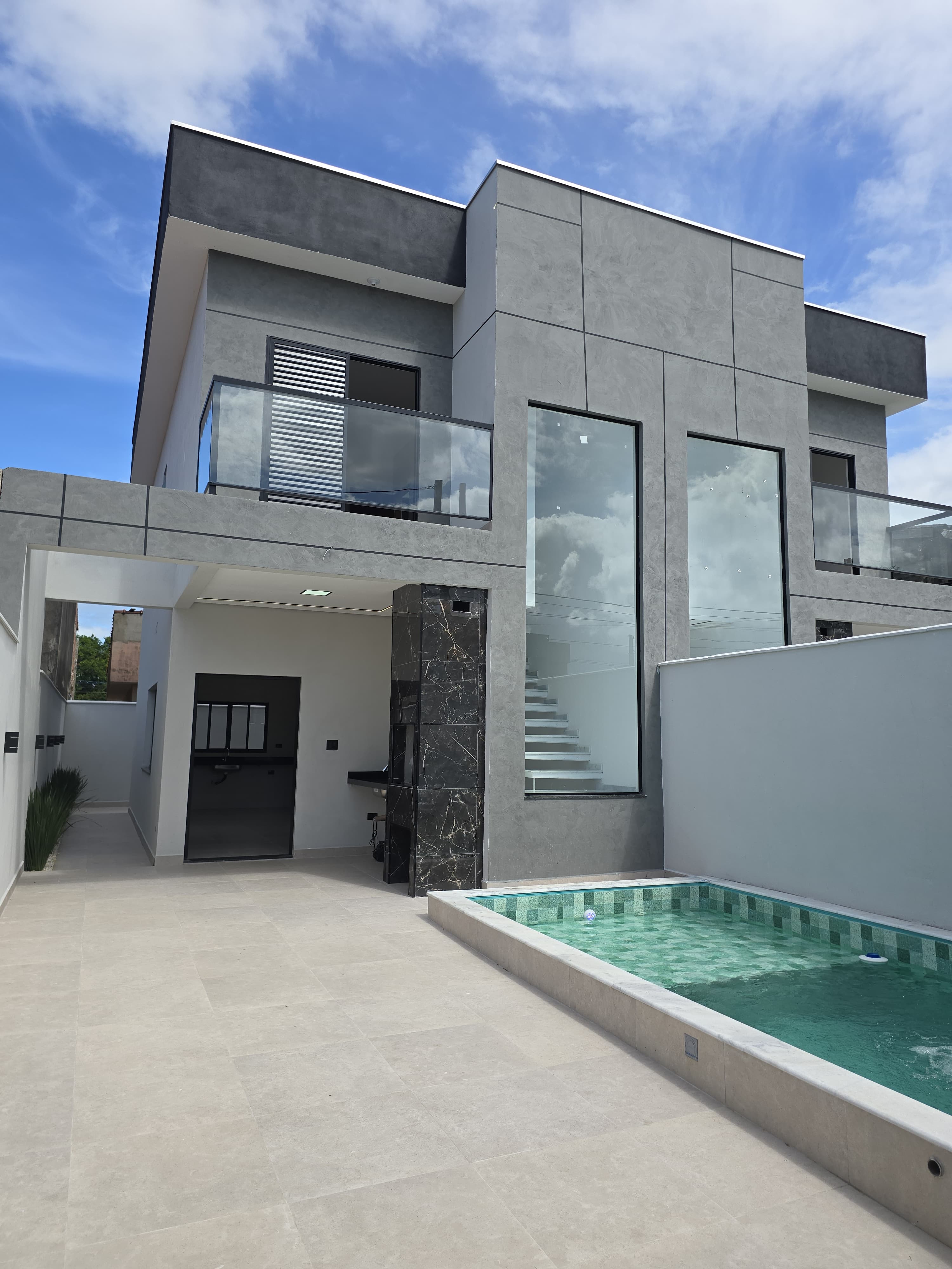 CASA NO JARDIM BOPIRANGA - ITANHAÉM/SP - LADO PRAIA, À 950 METROS DO MAR 