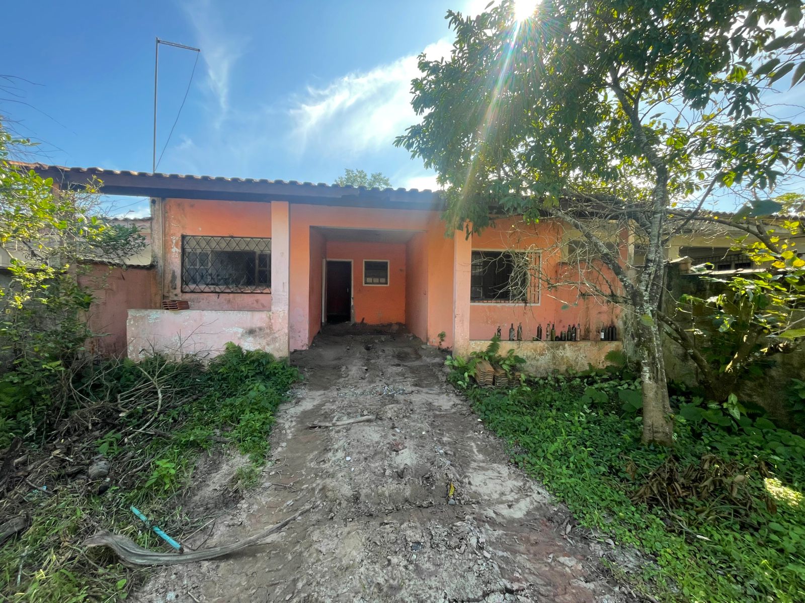 CASA NO BALNEÁRIO GAIVOTA - ITANHAÉM/SP - LADO MORRO 
