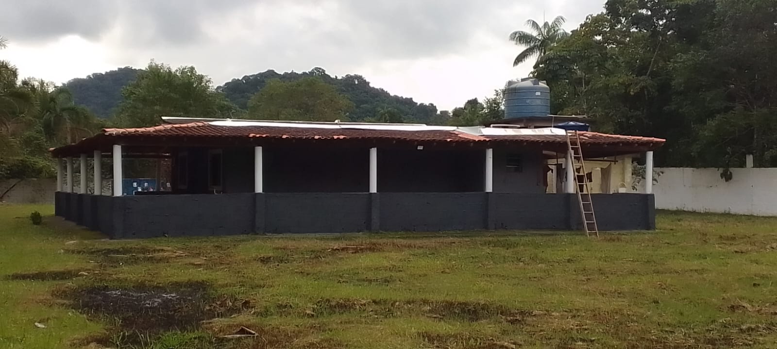 CHÁCARA EM PERUÍBE - LITORAL SUL DE SÃO PAULO - LADO MORRO À 11KM DA PRAIA