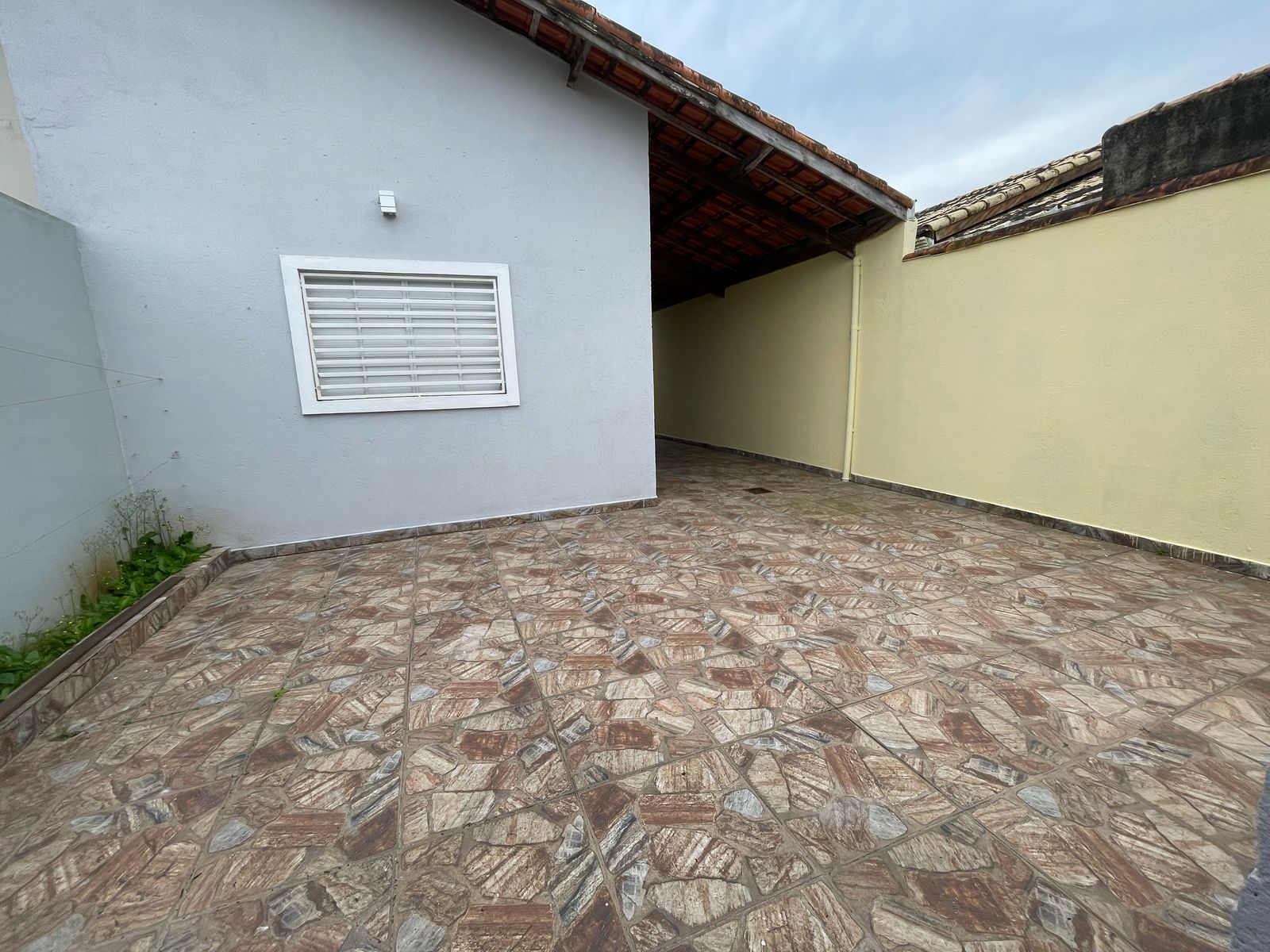 CASA NO JARDIM JAMAICA - ITANHAÉM / SÃO PAULO - LADO 1.500 METROS DA PRAIA 