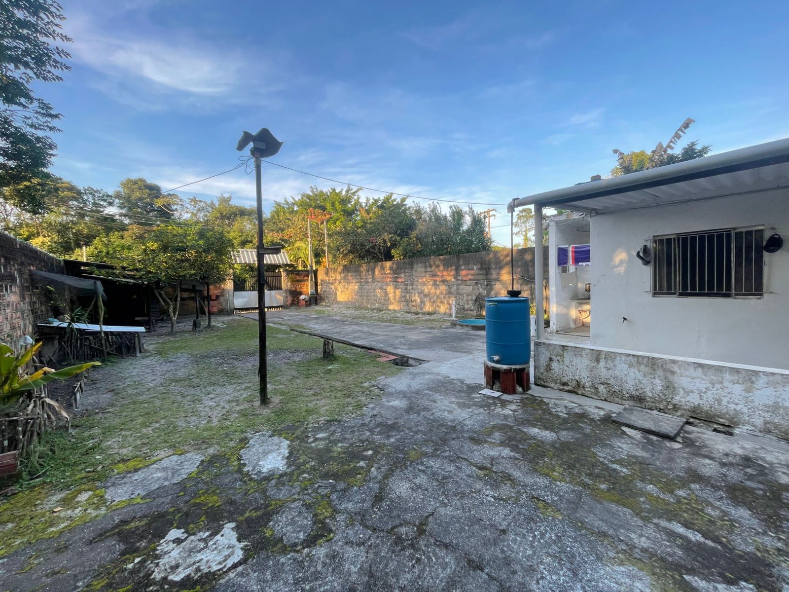 CASA NO BAIRRO MARAMBA 2 - ITANHAÉM - SP - LADO MORRO - 1.200 METROS DA PISTA - foto 2
