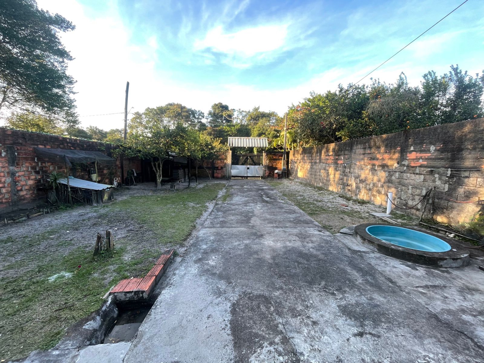CASA NO BAIRRO MARAMBA 2 - ITANHAÉM - SP - LADO MORRO - 1.200 METROS DA PISTA - foto 4