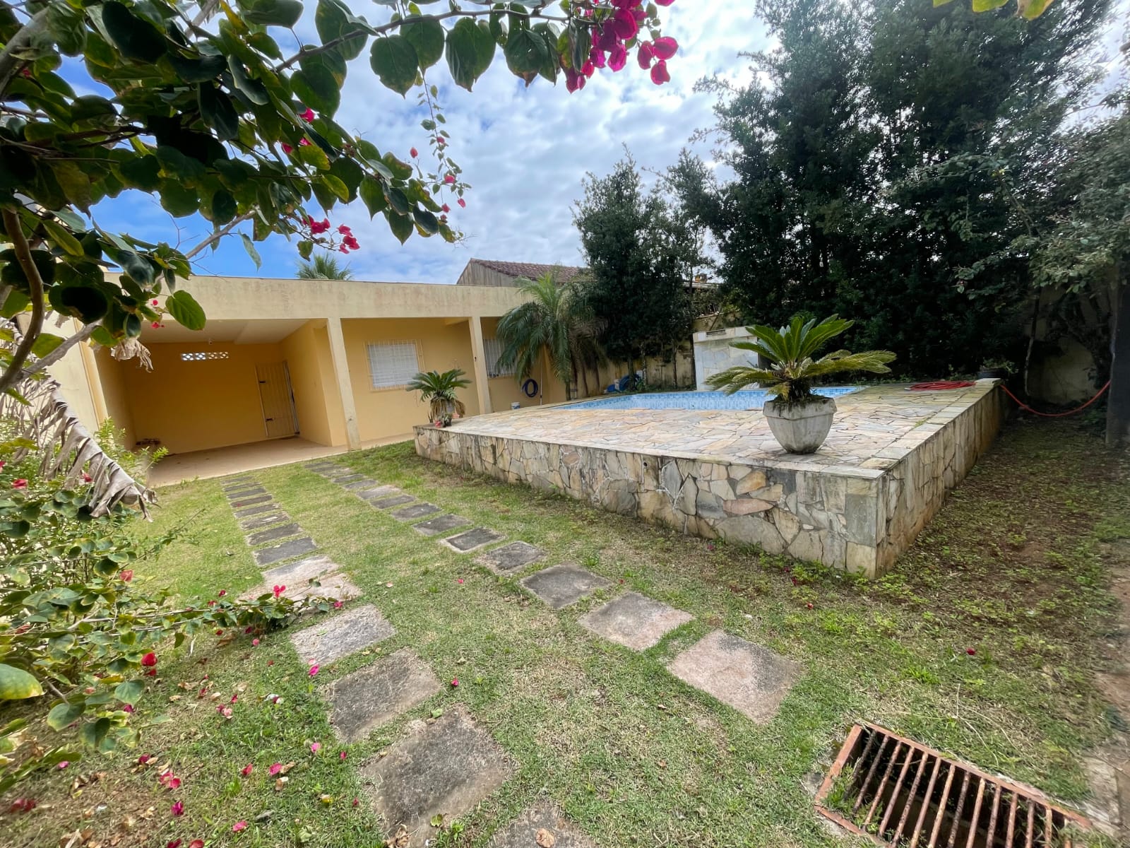 CASA NO BALNEÁRIO GAIVOTA - ITANHAÉM / SÃO PAULO - LADO PRAIA - 900 METROS DO MAR