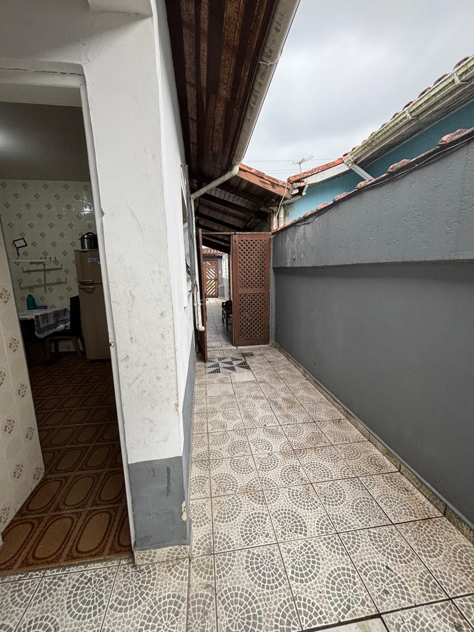 CASA NO BALNEÁRIO NOSSA SRA DE FÁTIMA - MONGAGUÁ - LADO PRAIA - 100 METROS DA PRAIA - foto 4