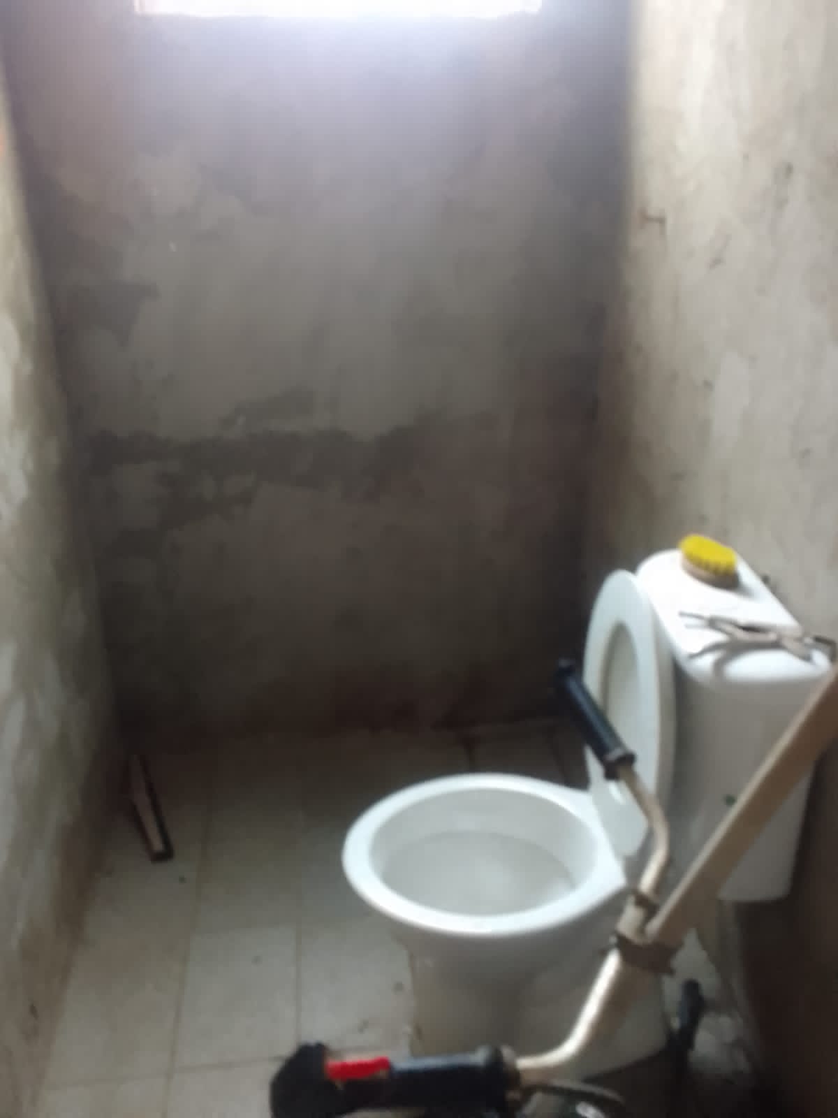 CASA EM MEIO LOTE NO JD. DIPLOMATA - LADO MORRO À 200 METROS DA RODOVIA - ITANHAÉM/SP - foto 3