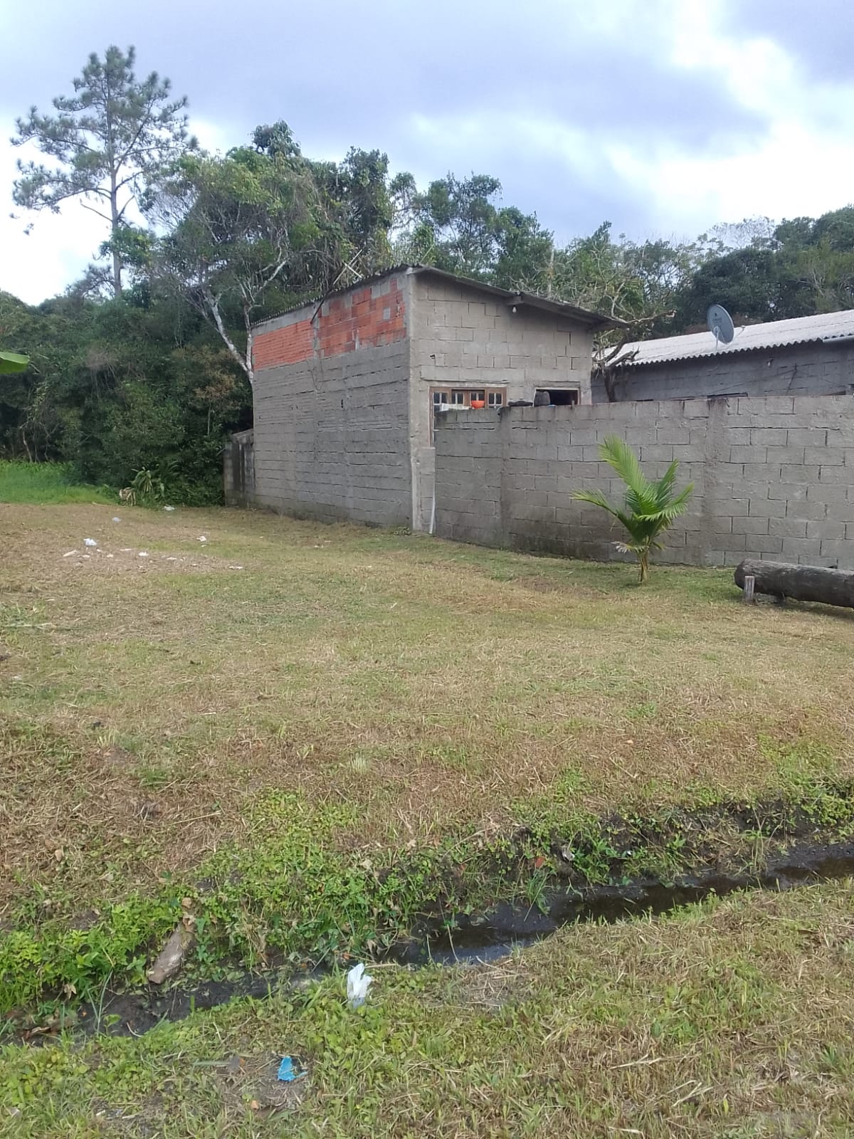 CASA EM MEIO LOTE NO JD. DIPLOMATA - LADO MORRO À 200 METROS DA RODOVIA - ITANHAÉM/SP - foto 14