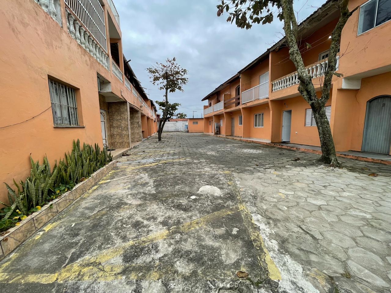 KITNET EM CONDOMÍNIO NO BAIRRO SATÉLITE - ITANHAÉM / SÃO PAULO - LADO PRAIA (FRENTE MAR)