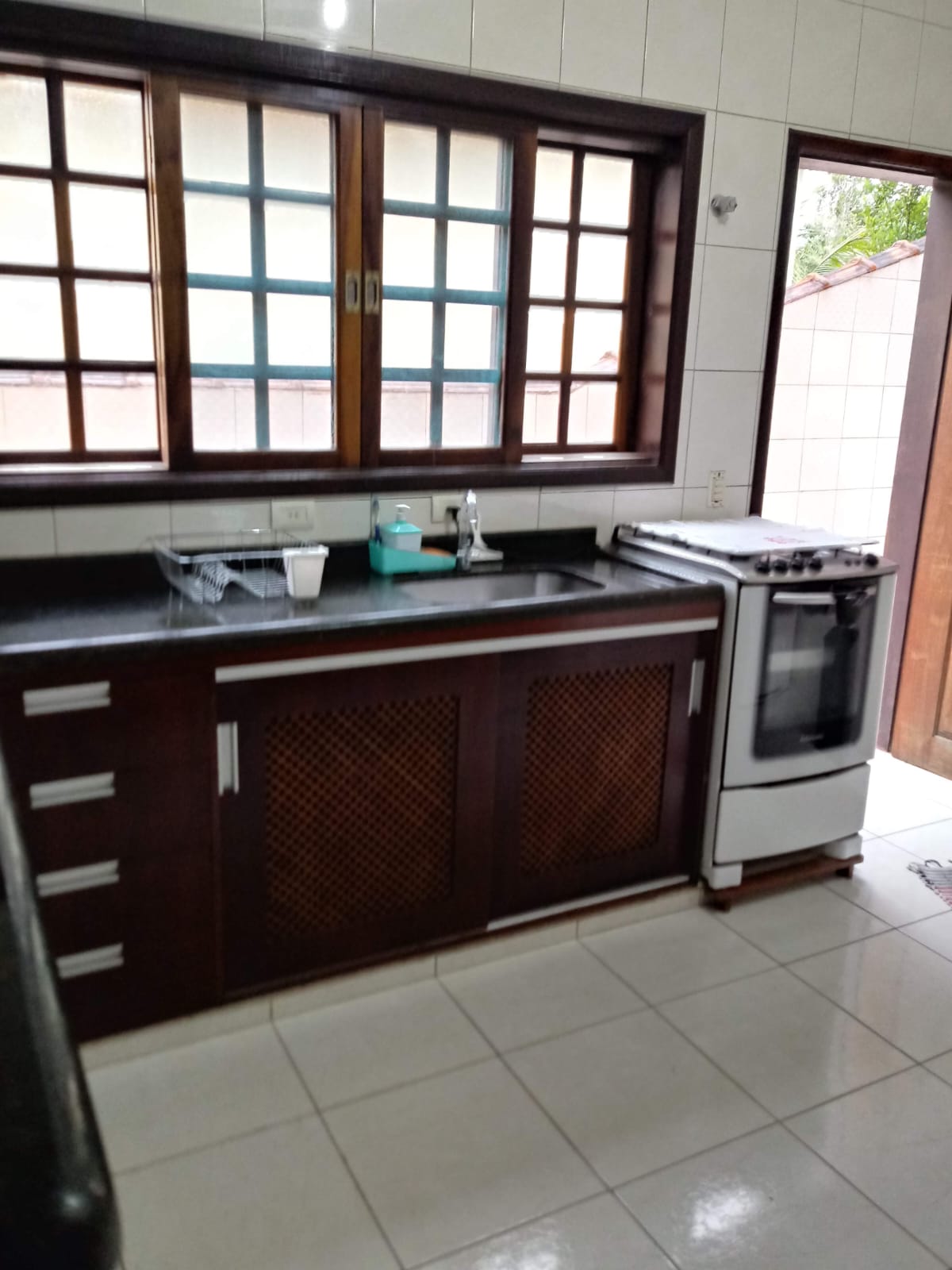 CASA NO BAIRRO SÃO LUIZ - PERUÍBE / SÃO PAULO - LADO MORRO - 1.500 METROS DA PISTA - foto 3