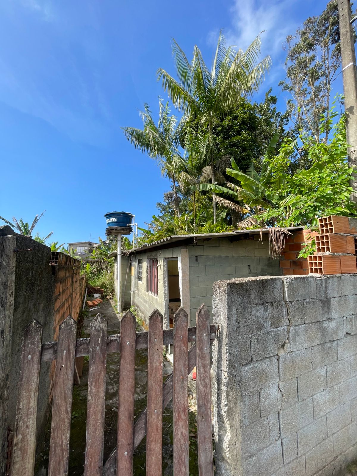 CASA NO BALNEÁRIO GAIVOTA / ITANHAÉM LADO MORRO - 700 METROS DA RODOVIA - foto 17