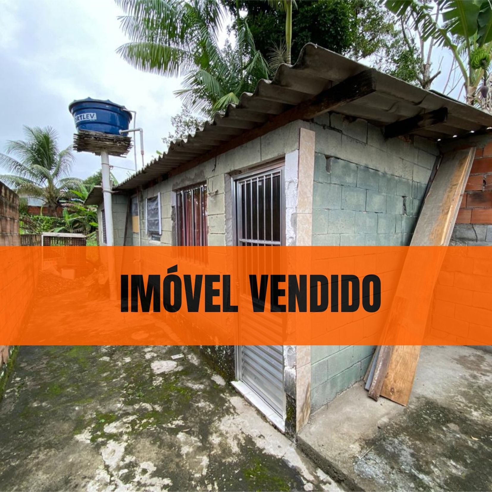 CASA NO BALNEÁRIO GAIVOTA / ITANHAÉM LADO MORRO - 700 METROS DA RODOVIA