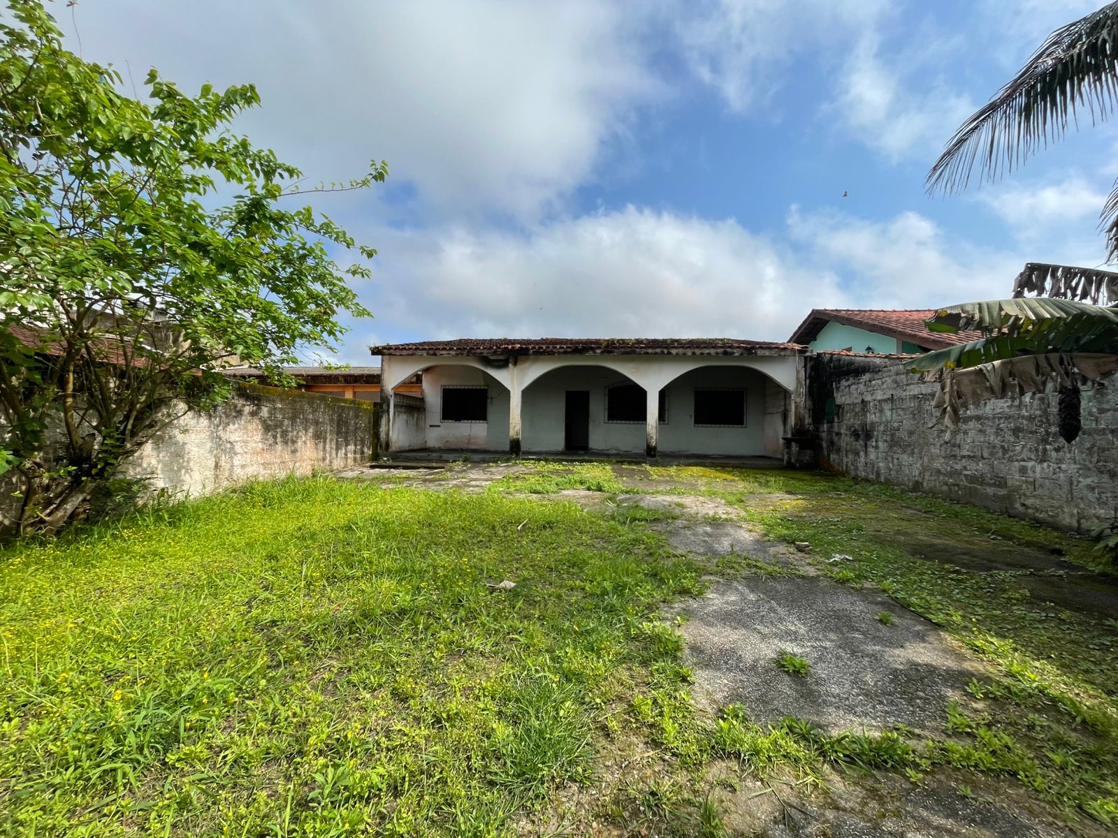 CASA NO JD. AMÉRICA - ITANHAÉM - LADO MORRO - 900 METROS DA PISTA - foto 3