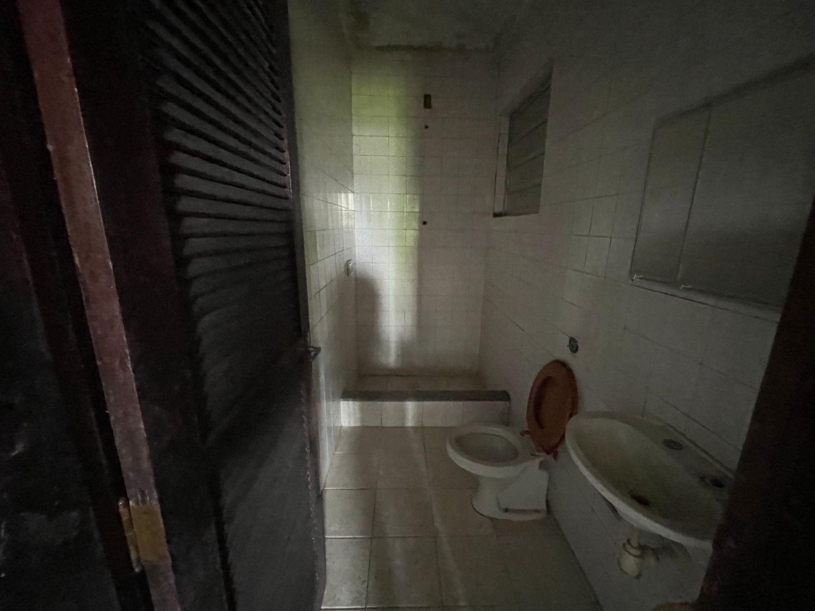 CASA NO JD. AMÉRICA - ITANHAÉM - LADO MORRO - 900 METROS DA PISTA - foto 13