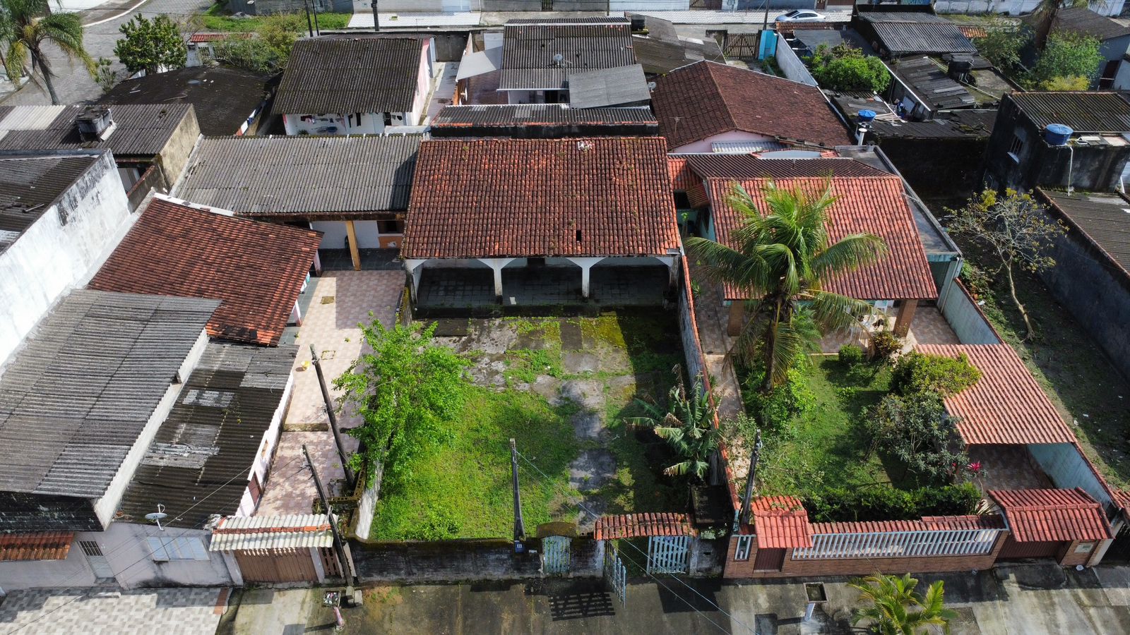 CASA NO JD. AMÉRICA - ITANHAÉM - LADO MORRO - 900 METROS DA PISTA - foto 14
