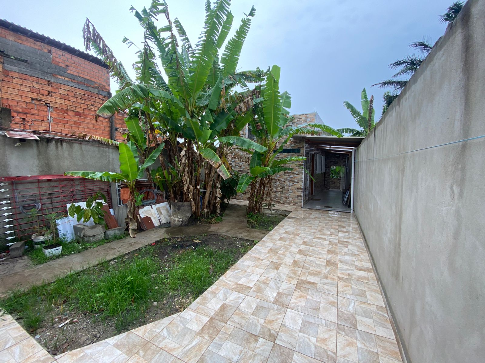CASA COM KITNET NO JD. DAS PALMEIRAS - ITANHAÉM - LADO PRAIA -  950 METROS DO MAR - foto 3