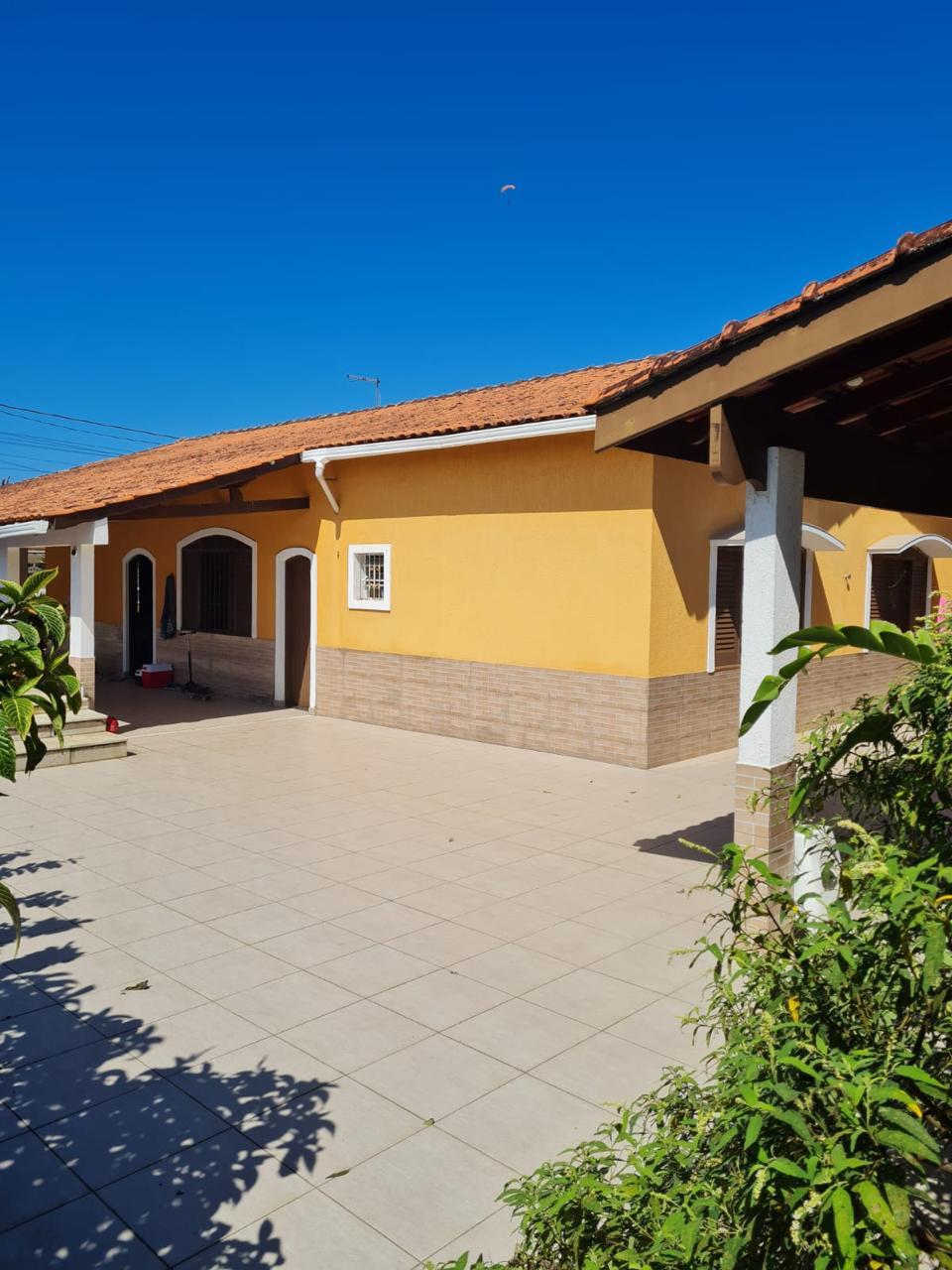 CASA COM EDÍCULA NO BALNEÁRIO GAIVOTA - ITANHAÉM / LADO PRAIA - 300 METROS DO MAR