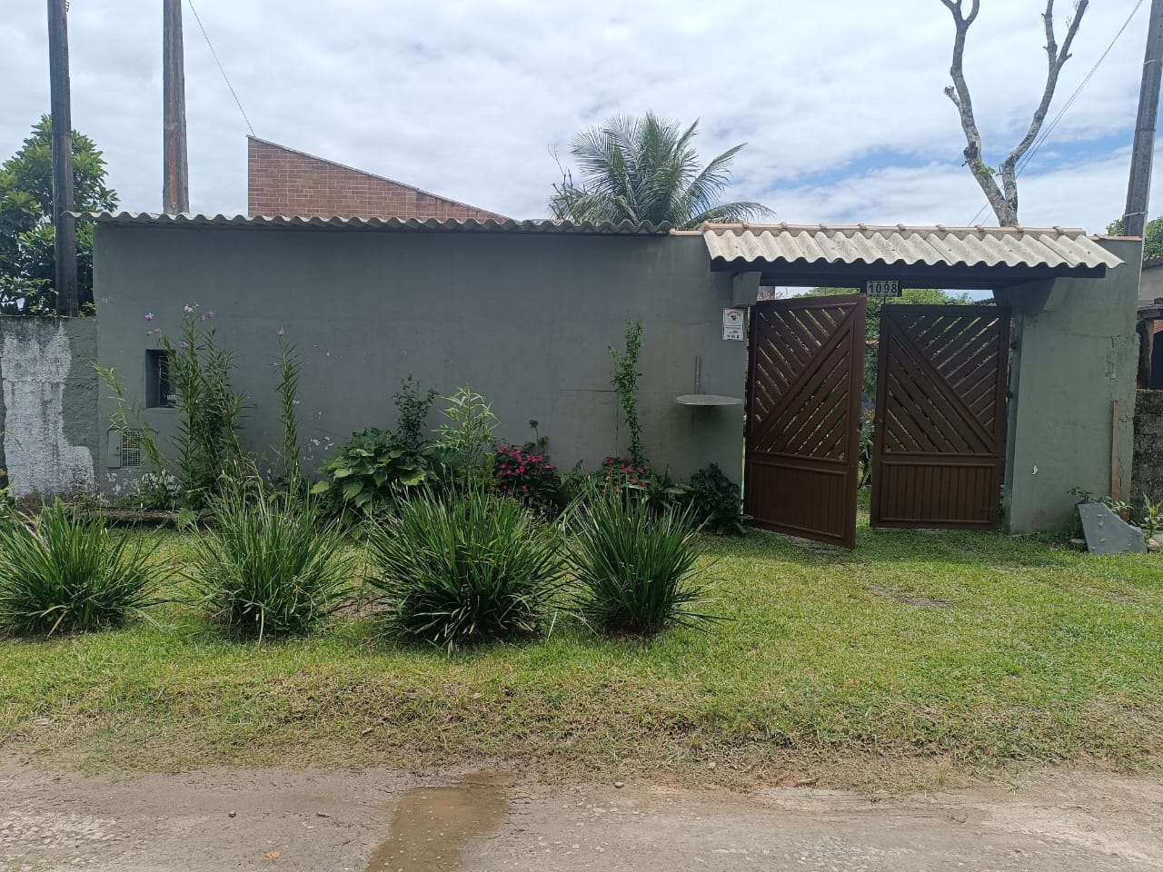 CASA NO JD. CALIFORNIA - ITANHAÉM - LADO PRAIA - 1.090 DO MAR - foto 2