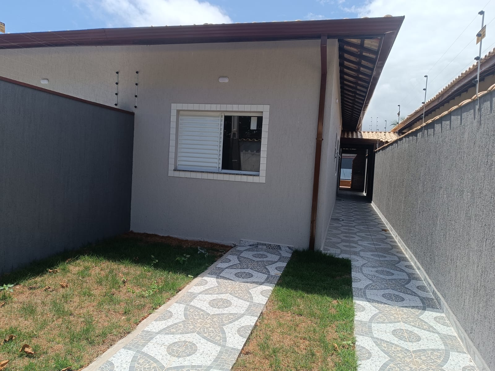 CASA GEMINADA NO BALNEÁRIO GAIVOTA - ITANHAÉM - LADO PRAIA - 650 METROS DO MAR