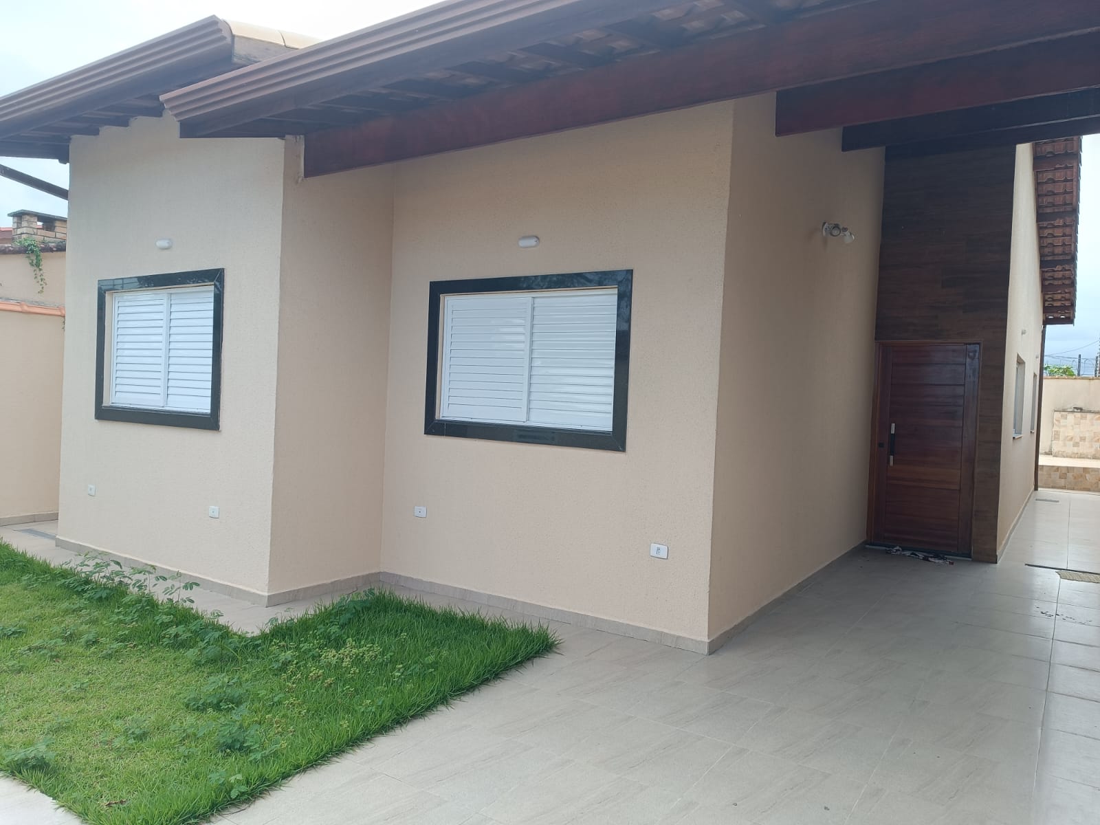CASA NO BALNEÁRIO GAIVOTA - ITANHAÉM - LADO PRAIA - 800 METROS DO MAR - foto 2