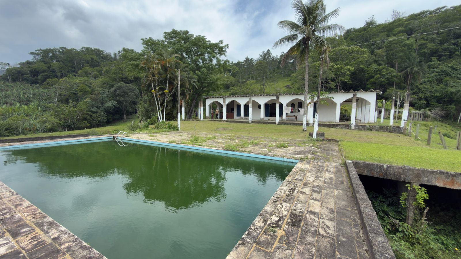 SÍTIO EM PEDRO DE TOLEDO - LADO MORRO 2KM DO ASFALTO 
