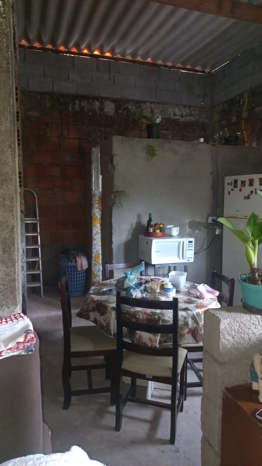 CASA SEMI ACABADA NO JD. DAS PALMEIRAS - ITANHAÉM - LADO MORRO - 400 METROS DA PISTA - foto 6