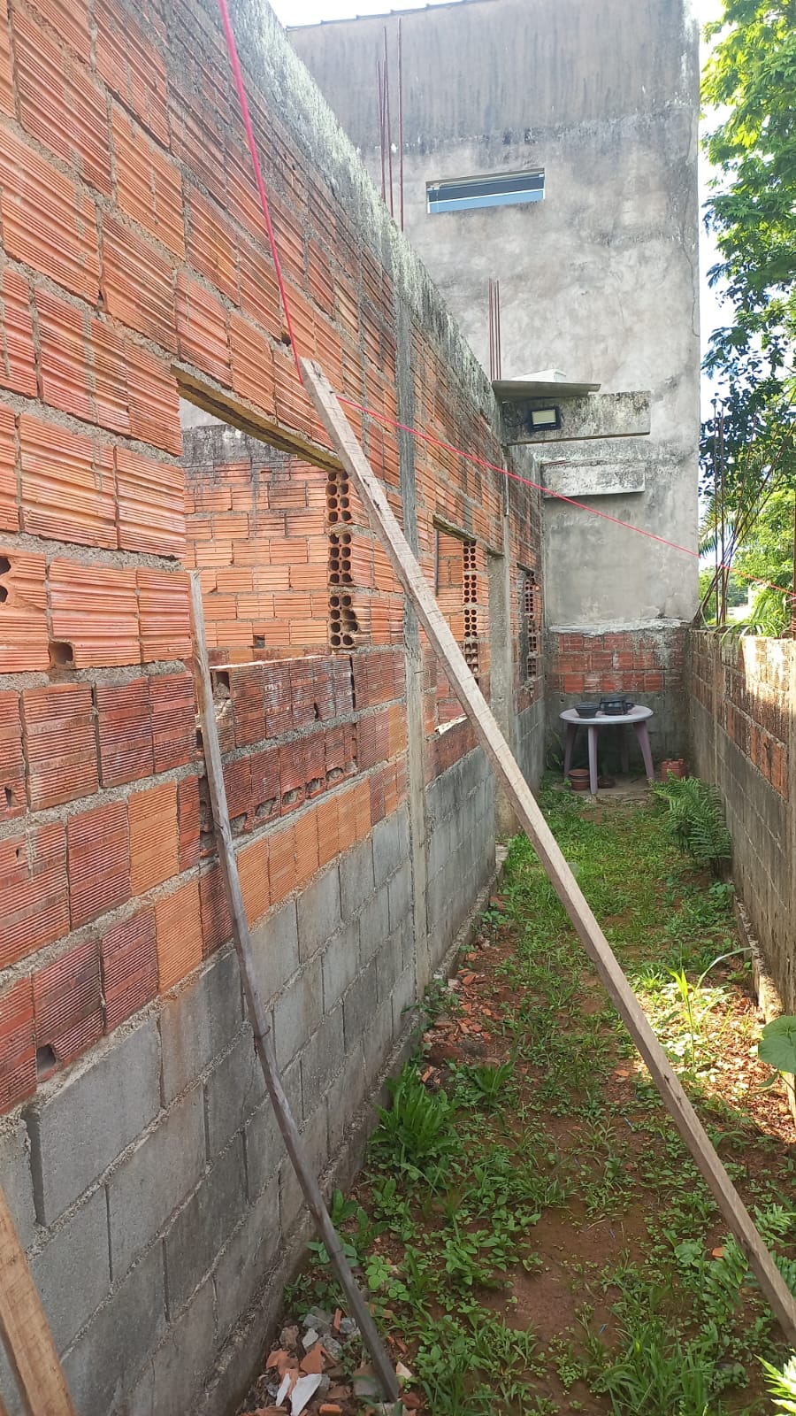 CASA SEMI ACABADA NO JD. DAS PALMEIRAS - ITANHAÉM - LADO MORRO - 400 METROS DA PISTA - foto 11