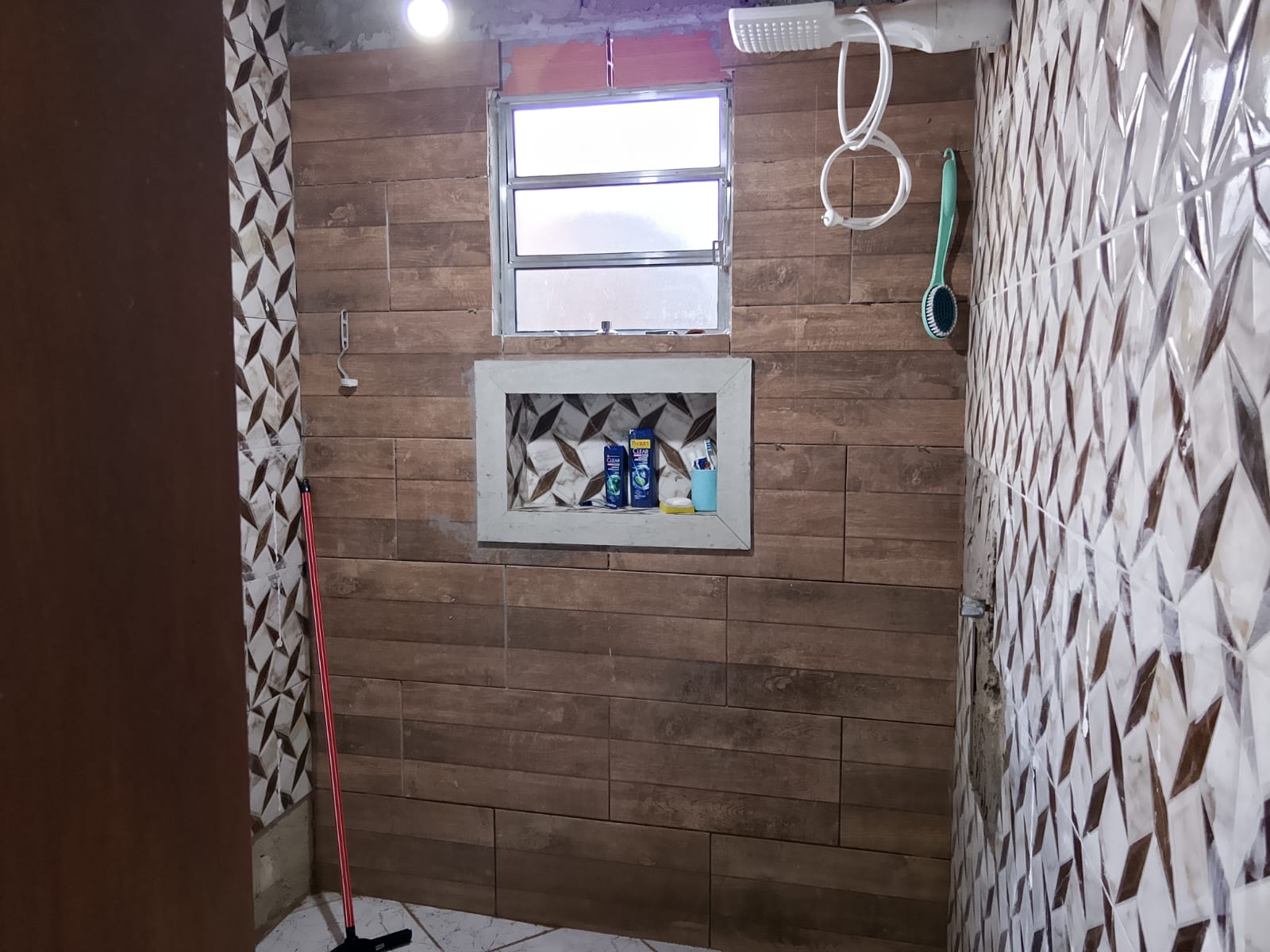 CASA EM FASE DE ACABAMENTO NO LUIZAMAR MIRIM - ITANAHÉM - LADO MORRO - 700 METROS DA PISTA - foto 6