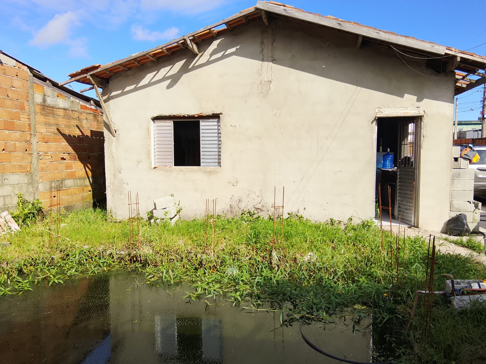 CASA EM FASE DE ACABAMENTO NO LUIZAMAR MIRIM - ITANAHÉM - LADO MORRO - 700 METROS DA PISTA - foto 13