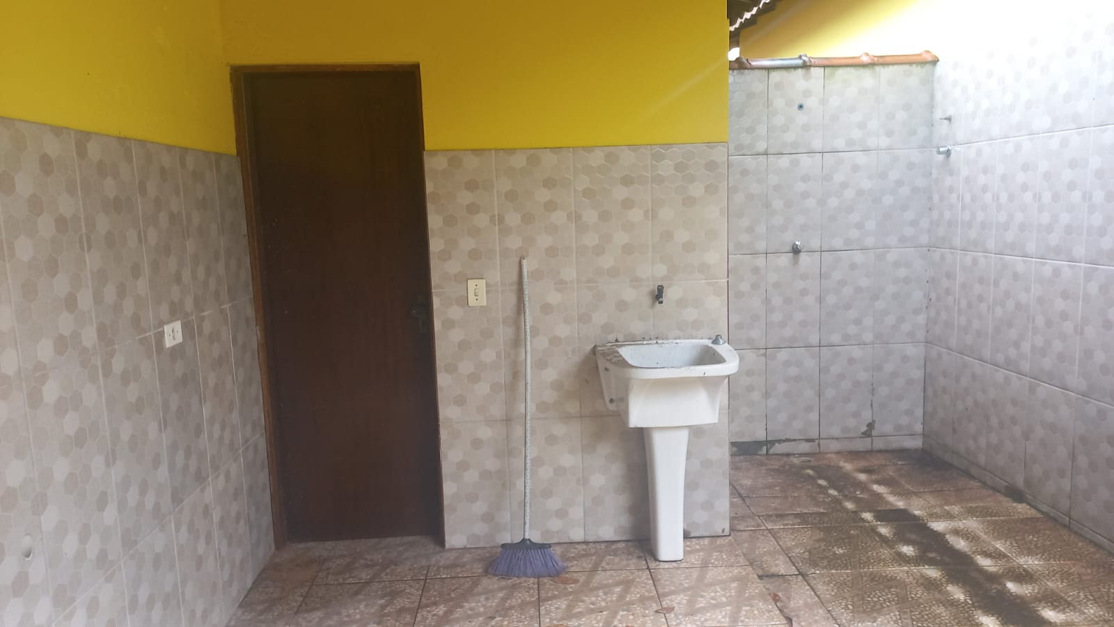 CASA NA ESTÂNCIA SÃO PEDRO - ITANHAÉM - LADO MORRO - 20 METROS DA RODOVIA - foto 3