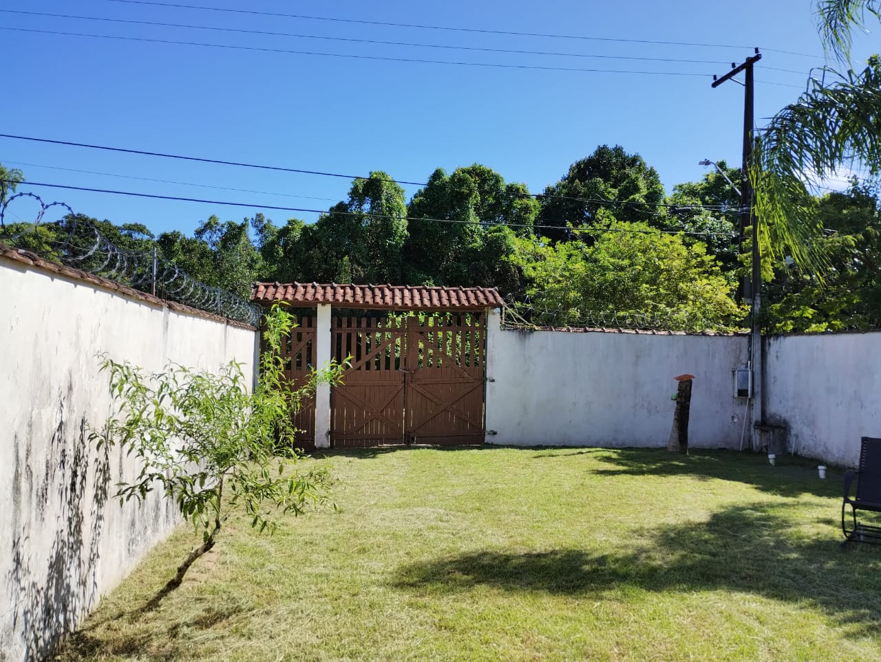 CASA A VENDA NA ESTÂNCIA SANTA CRUZ - ITANHAÉM - LADO PRAIA - 1.200 METROS DO MAR
