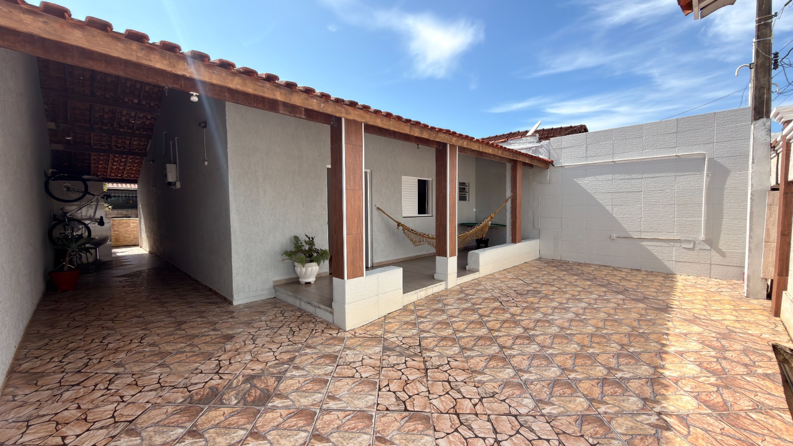CASA À VENDA NO BAIRRO NOVA ITANHAÉM - LADO PRAIA - 400 METROS DO MAR - foto 11