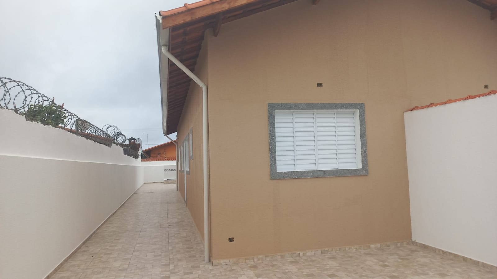 CASA GEMINADA COM PISCINA - ITANHAÉM/SP - JD. JAMAICA (900 M DO MAR) - foto 2