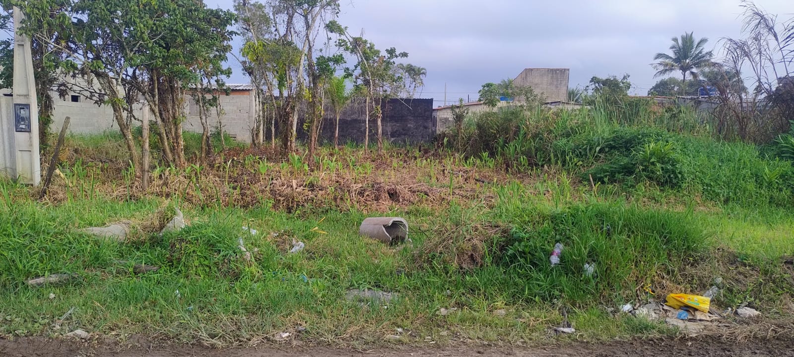 TERRENO NO LUIZAMAR MIRIM - ITANHAÉM - LADO MORRO - 350 METROS DA RODOVIARIA