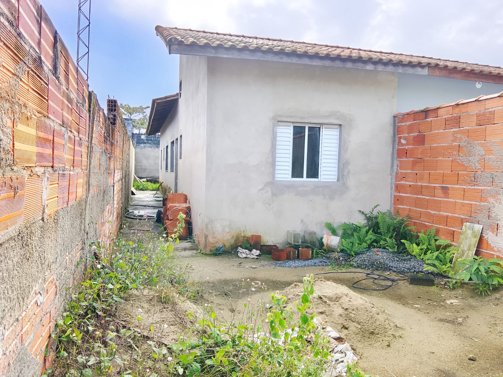 CASA GEMINADA NO BANEÁRIO GAIVOTA - ITANHAÉM - LADO MORRO -  50 METROS DA RODOVIA - foto 9