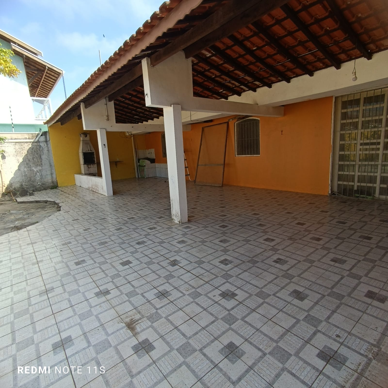 CASA NO PQ AUGUSTUS - ITANHAÉM - LADO PRAIA - 700 METROS DO MAR